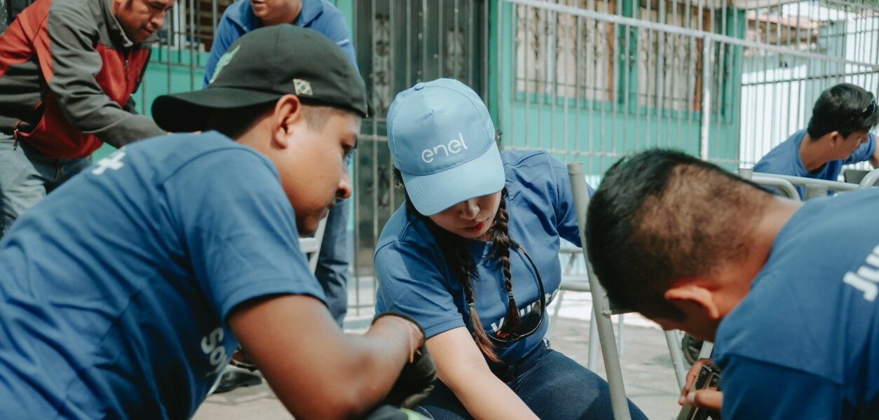 Enel Guatemala promueve la educación y conservación del medio ambiente a través de la transformación de desechos plásticos